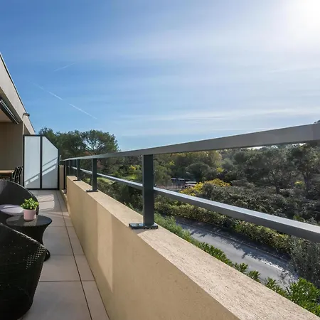 Superbe T3 Vue Mer Avec Piscine *